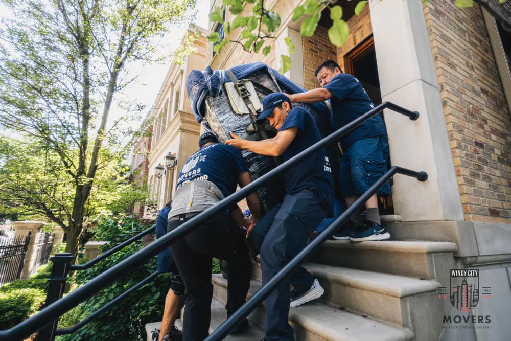 Professional antique furniture movers in Chicago