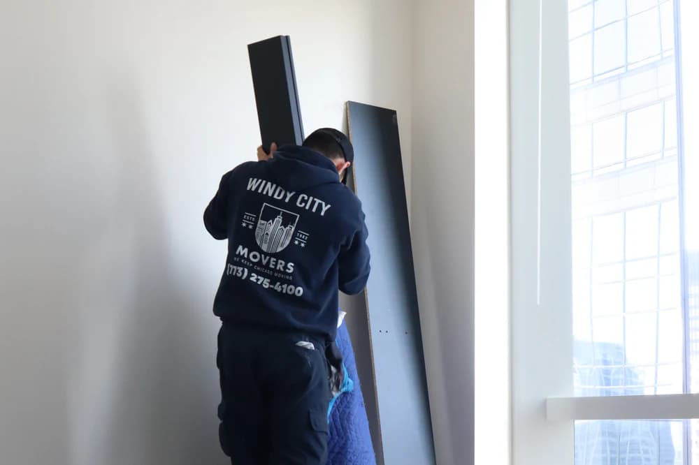 Professional movers serving Chicago, Illinois since 1982