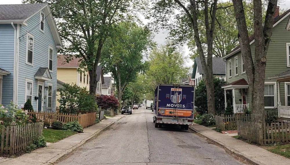 Professional movers serving Clarendon Hills, Illinois since 1982