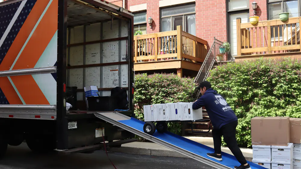 Professional movers serving Lake View, Illinois since 1982