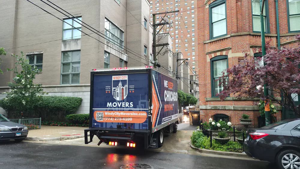 Professional movers serving Lincoln Park, Illinois since 1982